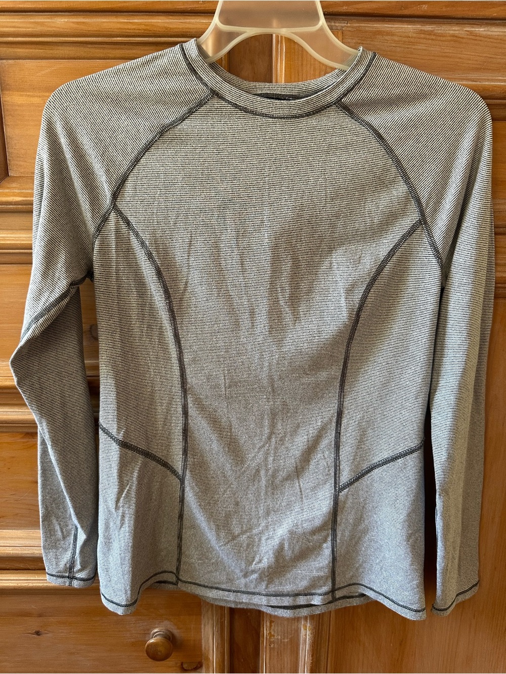 Lucy Long Sleeve Athletic Tee in Gray